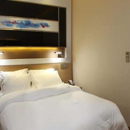 Lavande Hotel Zhuhai Gongbei Port Of Entry Buitenkant foto